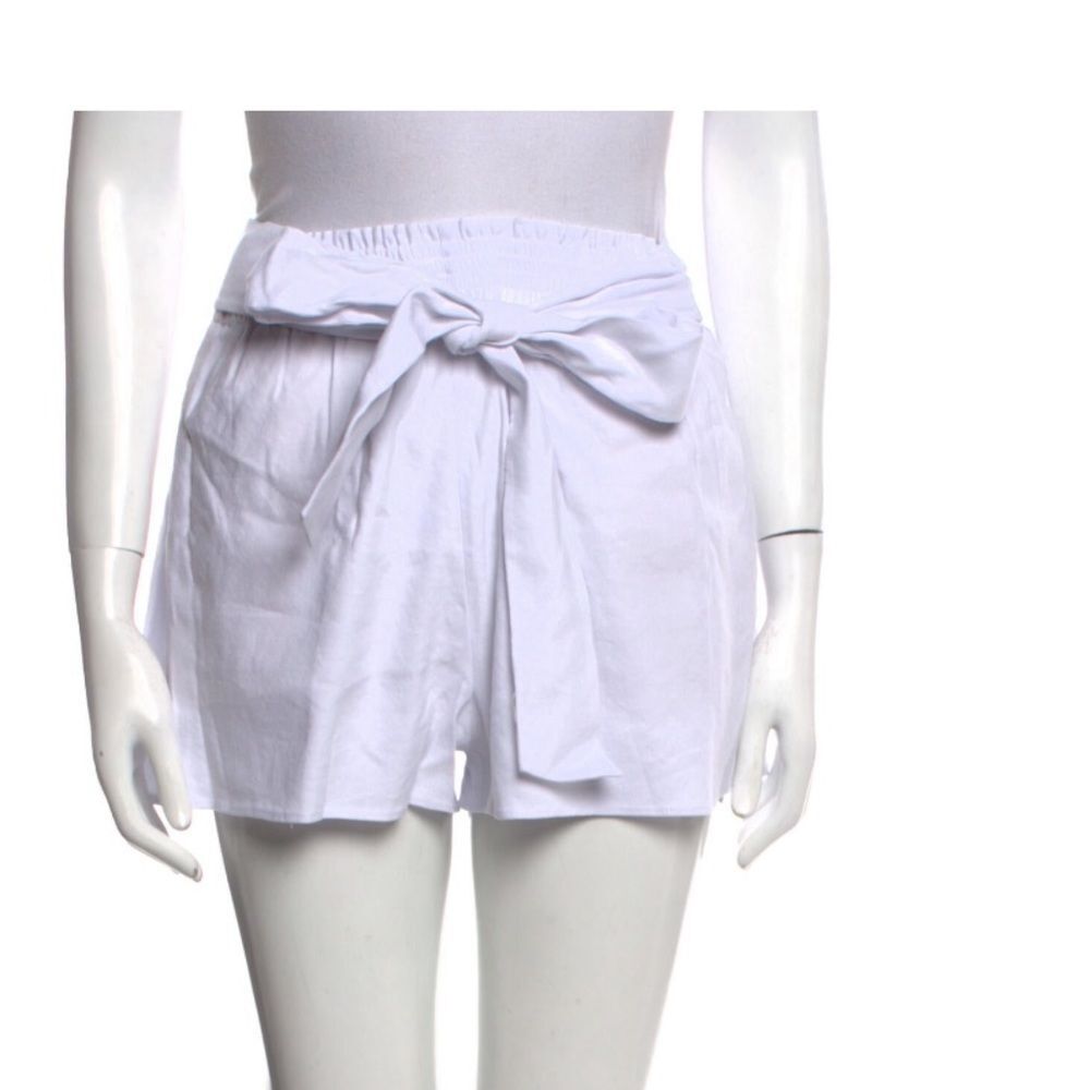 W6-Alice and Olivia White Shorts M
